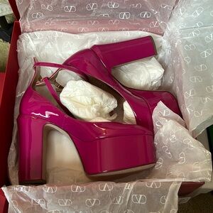 NEW AUTH VALENTINO PLATFORM PUMP IN PATENT LEATHER - HOT PINK